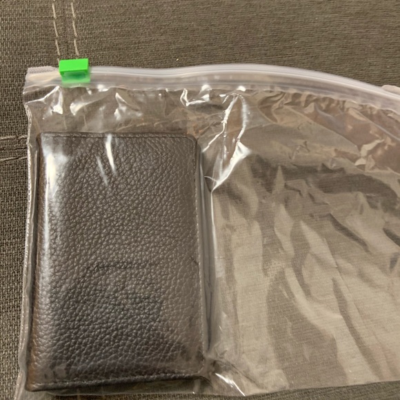 Chaps trifold wallet - Picture 2 of 2